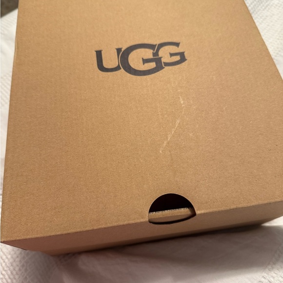 Girls UGGS SIZE 11 - Picture 7 of 7